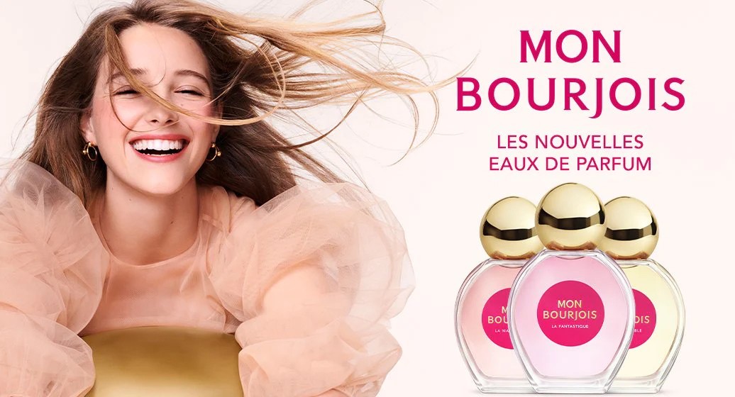 Bannière du site internet de la marque Bourjois présentant une femme blanche et blonde en train de sourire, sur un fond de couleurs pastel servant le marketing digital de la boîte 